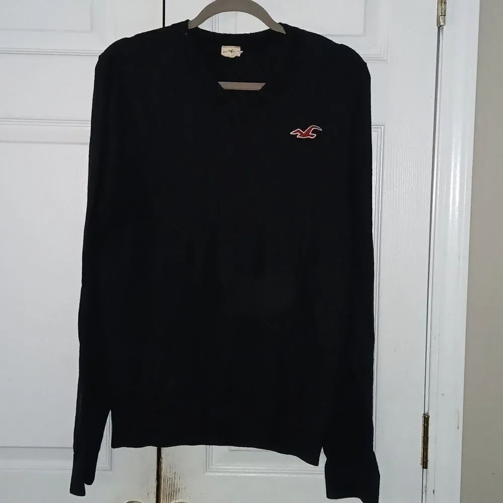 Hollister  navy v-neck sweater with logo  Sz XL  EUC